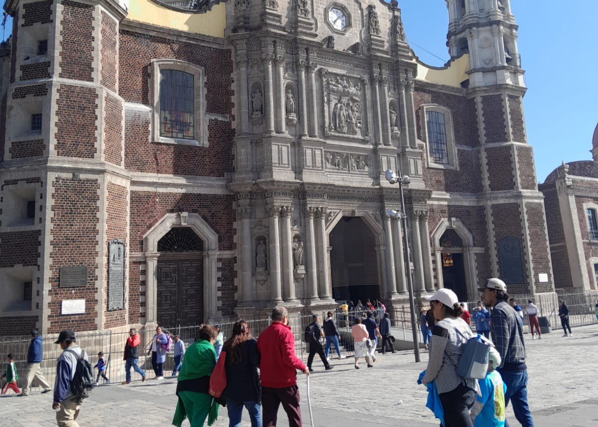 Familia viajando con nuestras ofertas